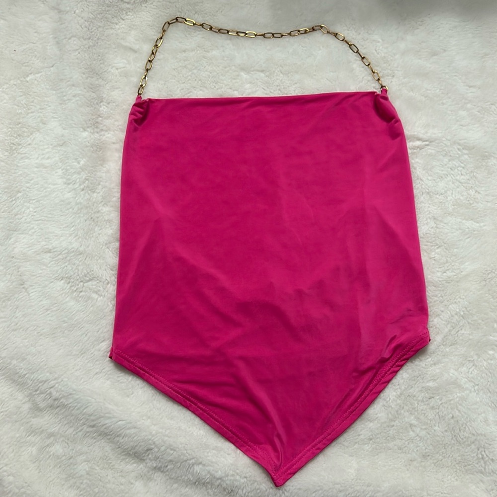 pink top with chain